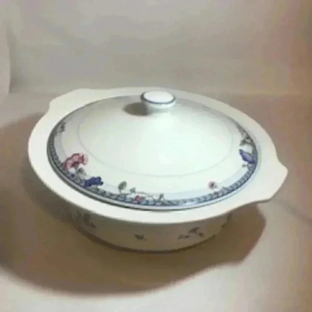 Oneida Vintage Blue Lattice 2 Quart Round Covered Casserole W/ Lid Fine Porcelai